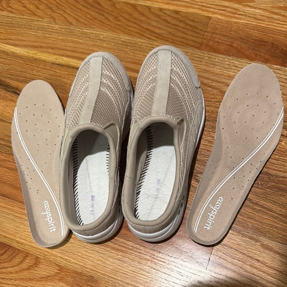Easy Spirit Beige Slip-On Shoes size 7 - Picture 10 of 10